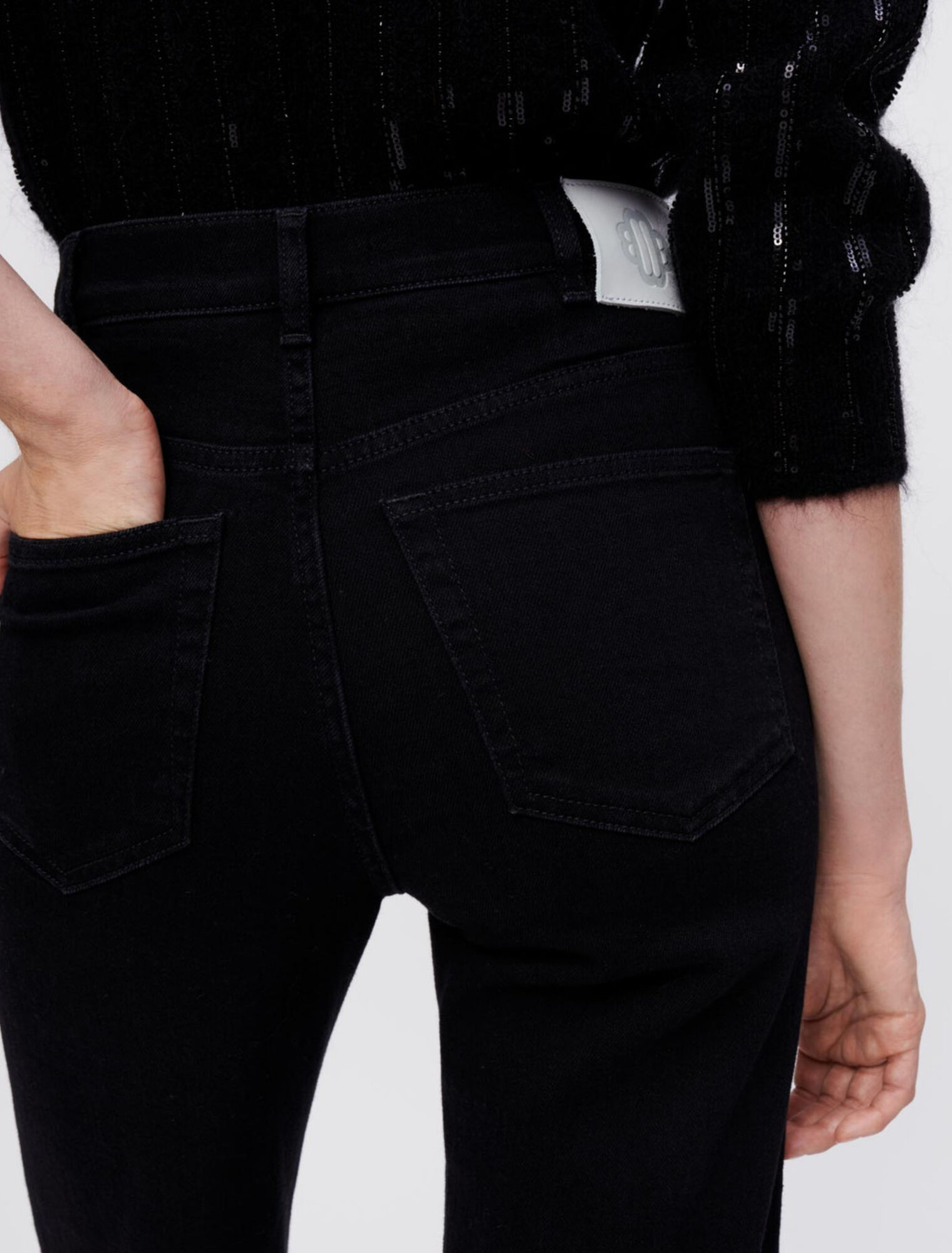 Schwarze Jeans mit hoher