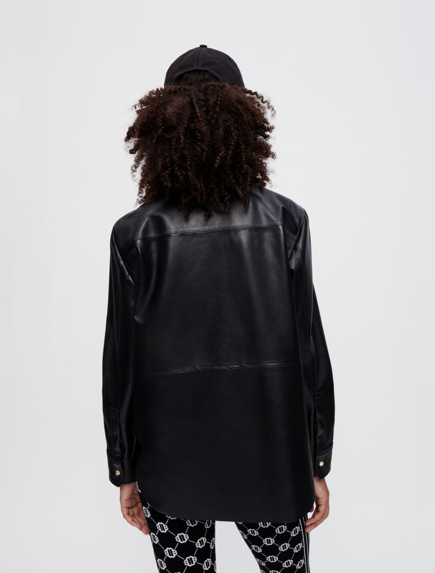 Schwarzes Lederhemd mit Trensen in Gold