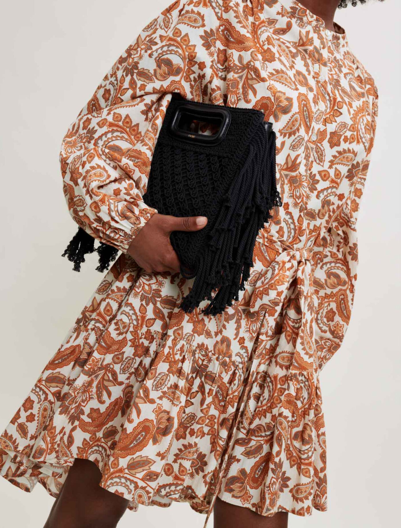 Kleid mit Gürtel aus bedruckter