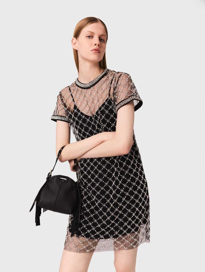 Kurzes Kleid aus besticktem Tüll