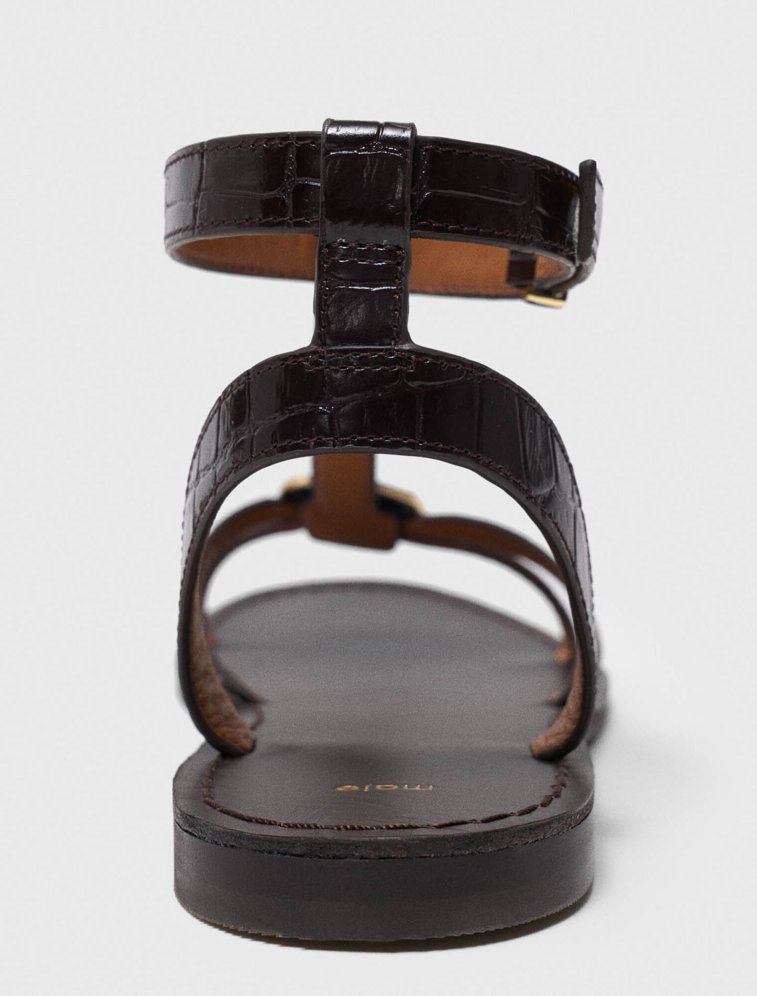 Flache Ledersandalen mit Riemen