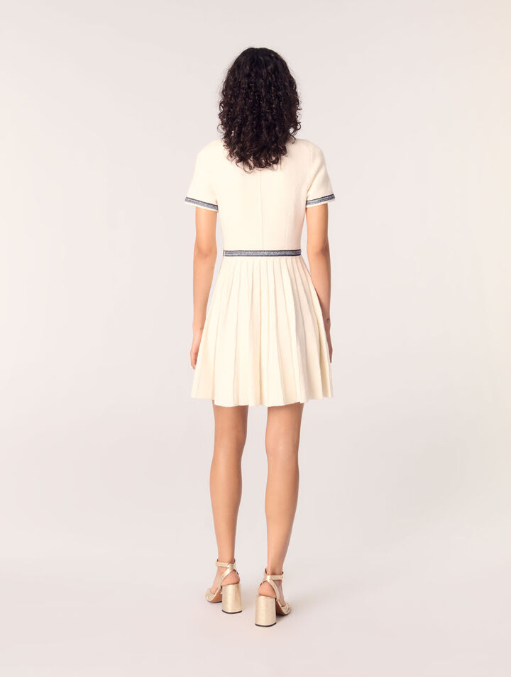 Kurzes Plissee-Kleid aus Strick