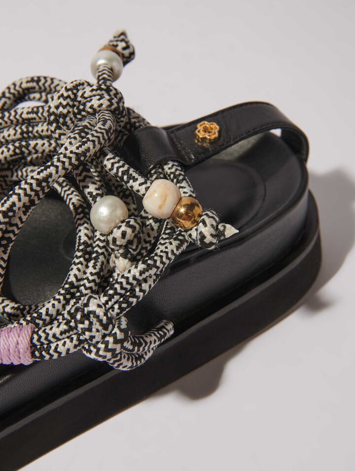 Sandalen mit geflochtenen Riemen
