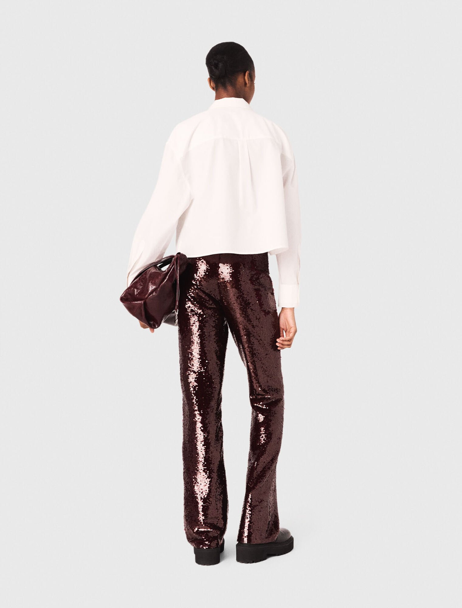 Kurzes Hemd mit Schmuckdetails