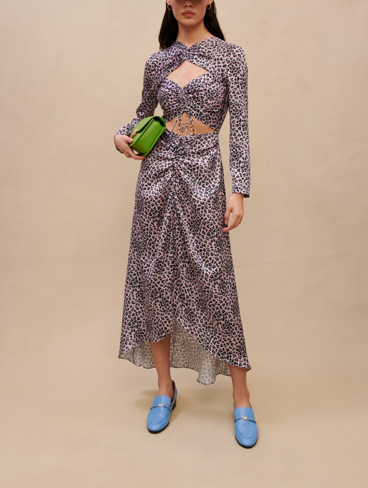 Langes satiniertes Kleid mit Lochmuster