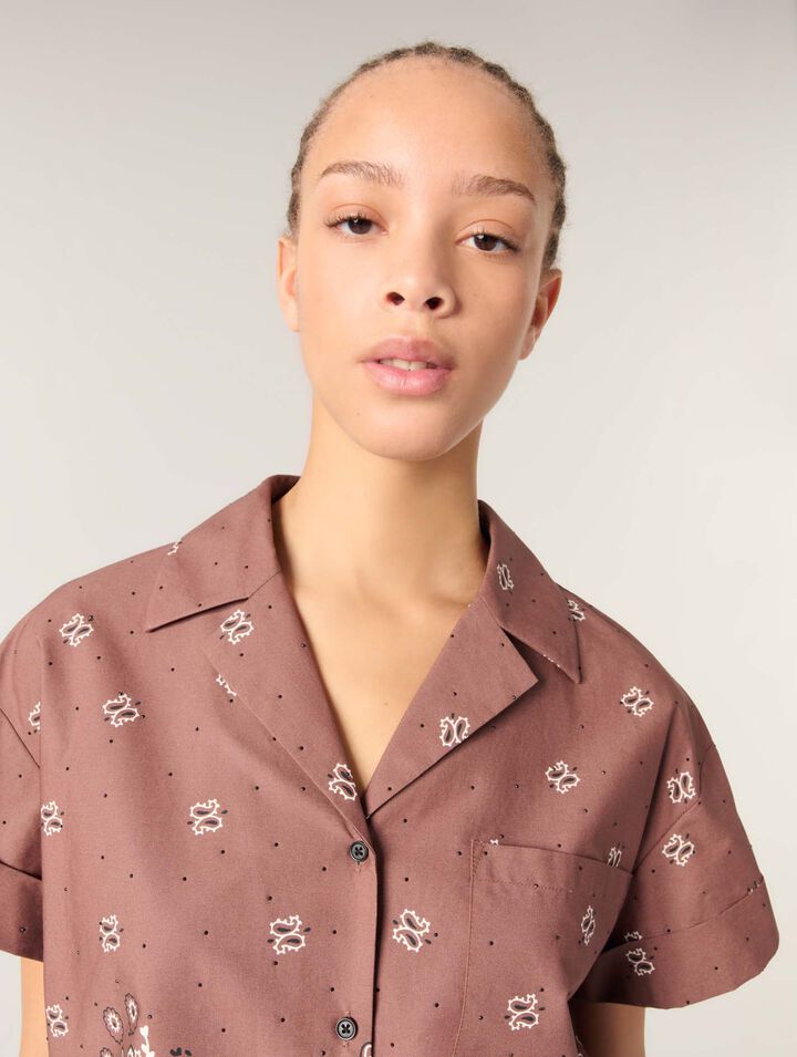 Kurze gemusterte Bluse mit Strass