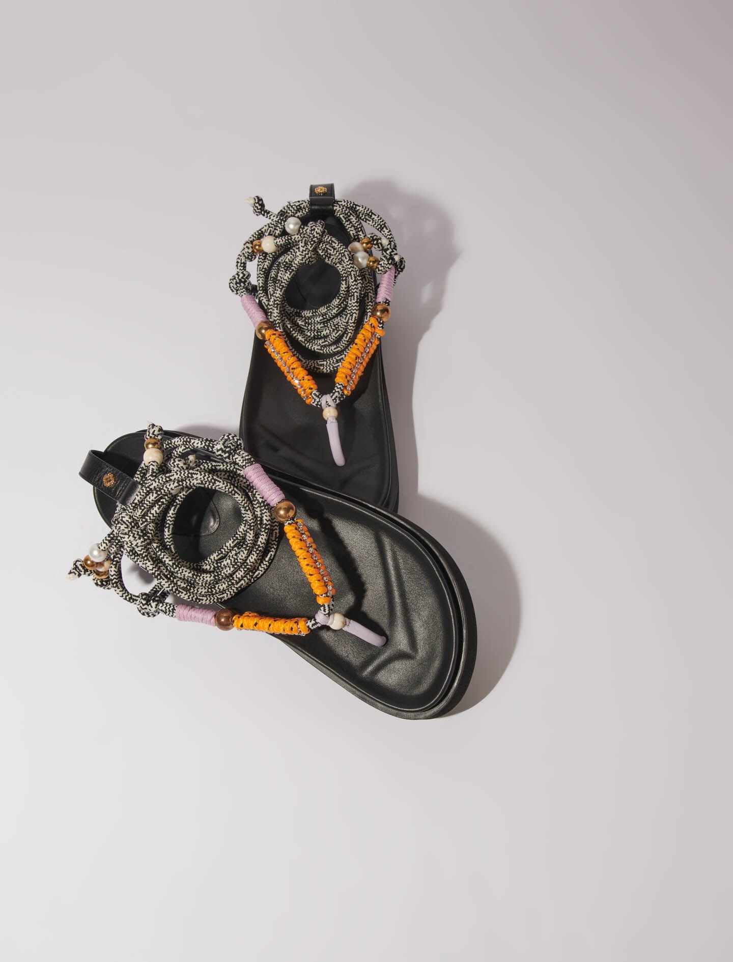 Sandalen mit geflochtenen Riemen