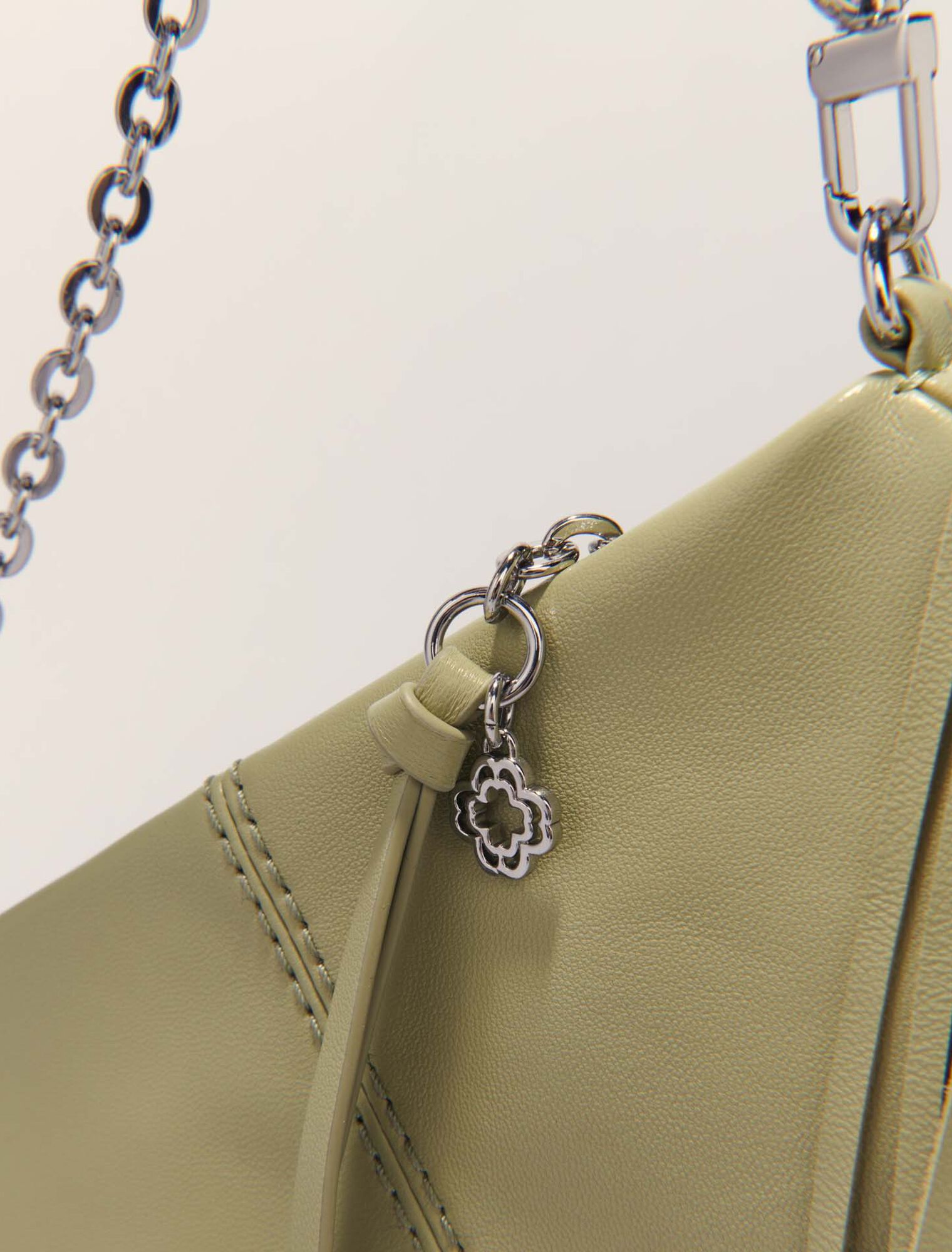 Miss M Pouch aus Glattleder