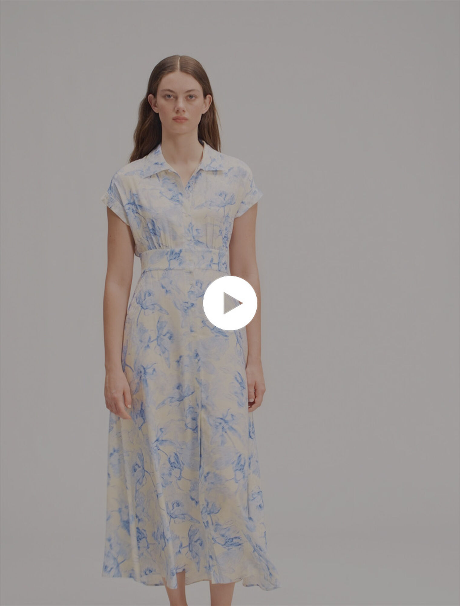 Langes bedrucktes Kleid