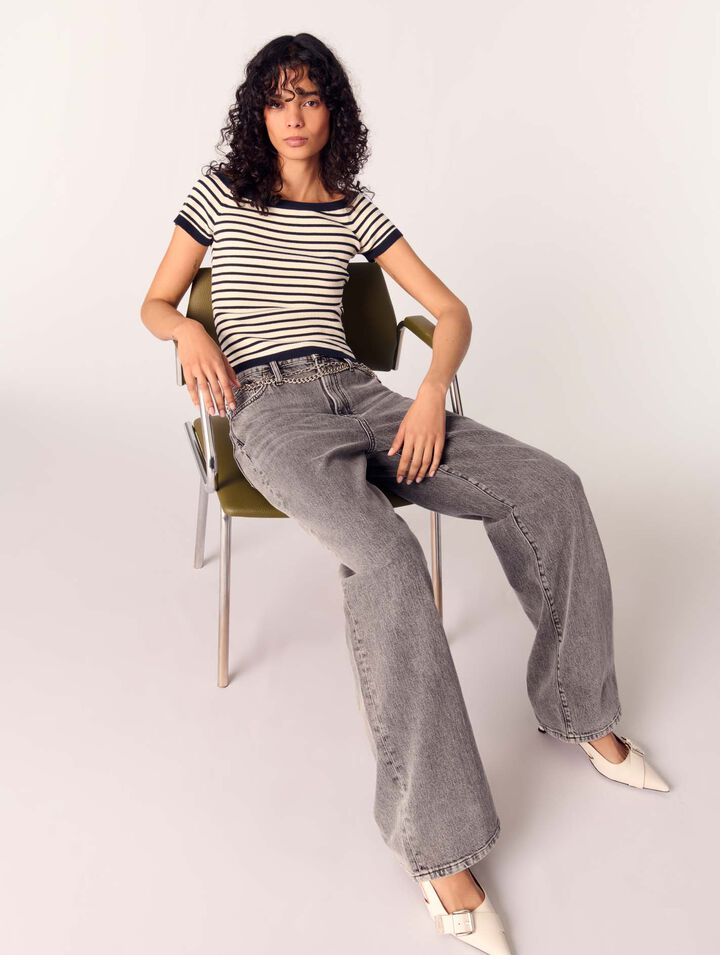 Weite Jeans mit Kettengürtel