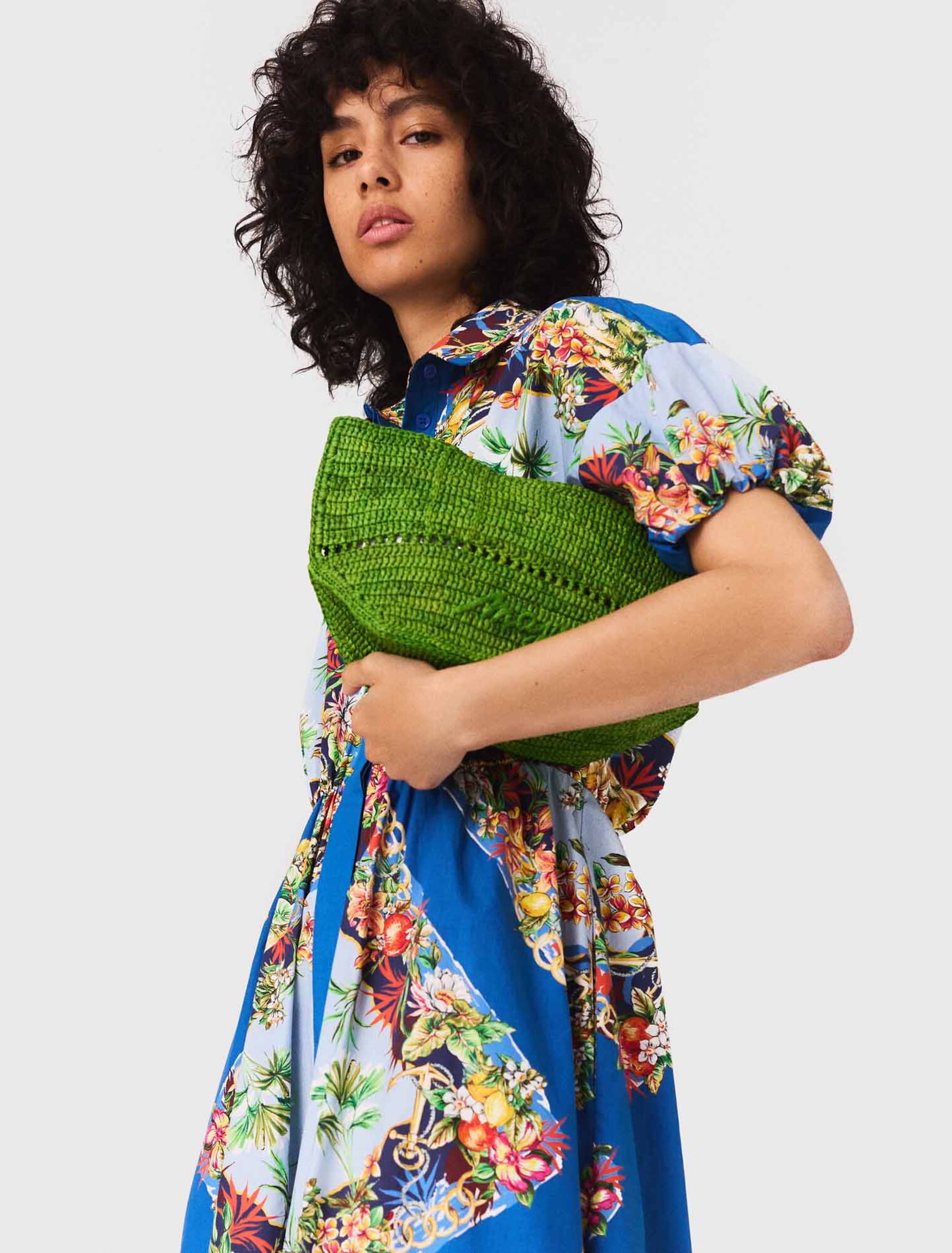 Langes gemustertes Kleid