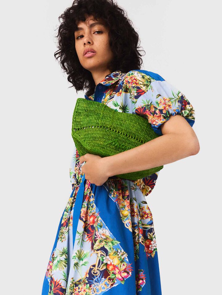 Langes gemustertes Kleid