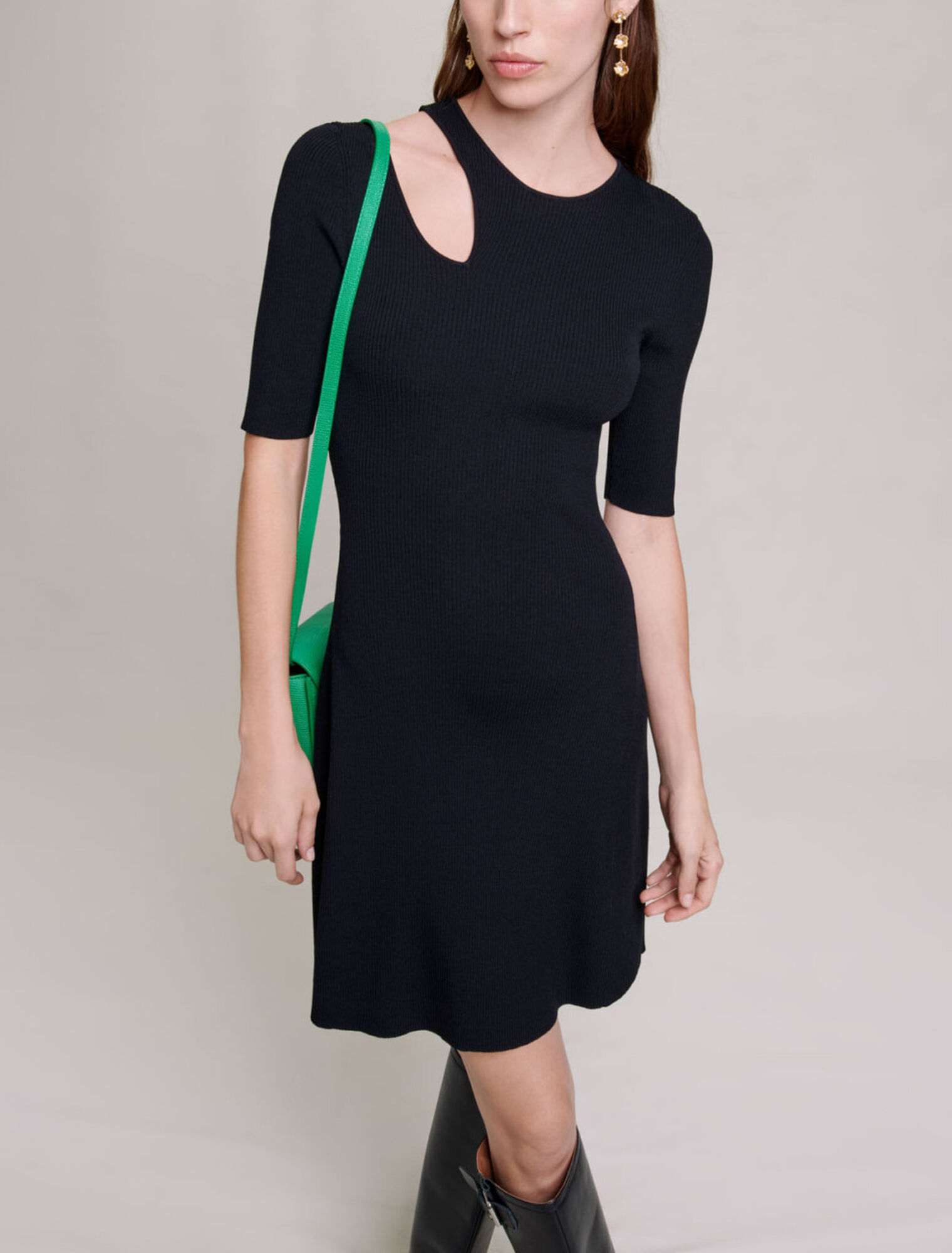Strickkleid mit Cutout an den Schultern