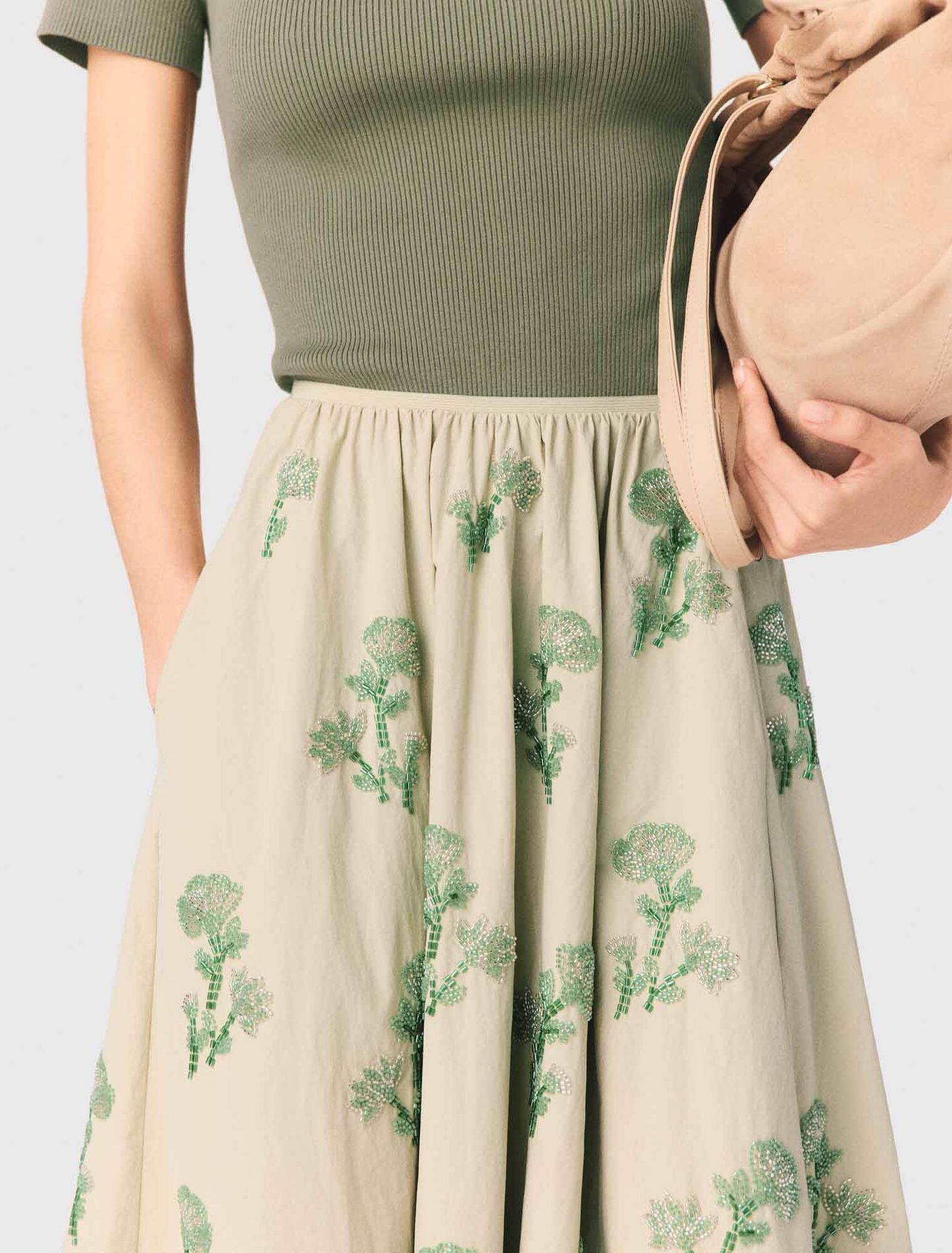 Bestickter technischer Rock