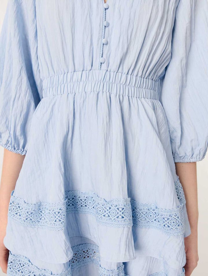 Kleid mit Volants und Spitze