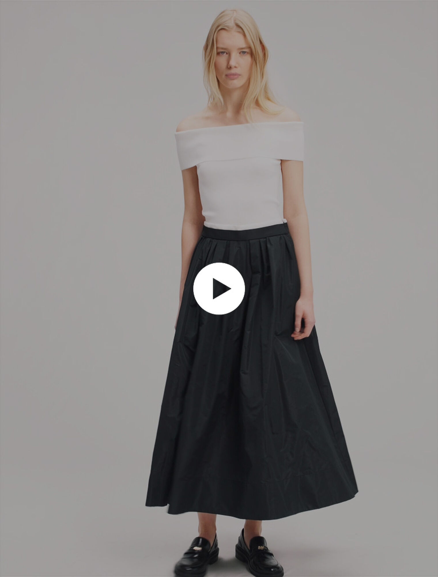 Langer Rock mit Kontrast-Taille