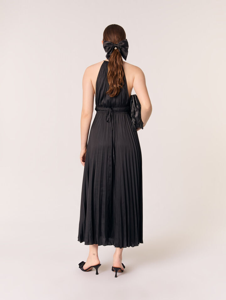 Langes, plissiertes Kleid aus Satin