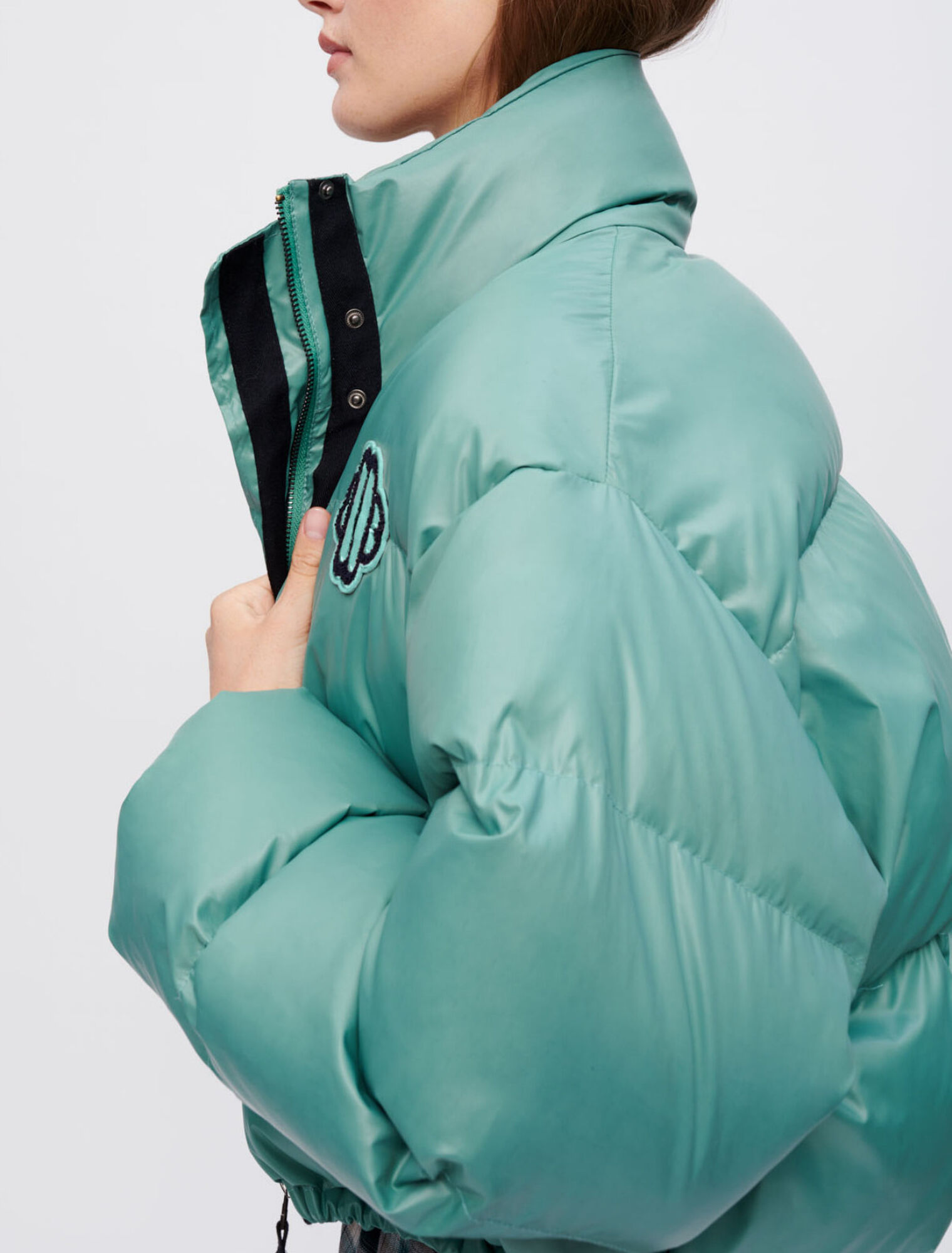 Grüne Daunenjacke mit Clover-Maje-Patch