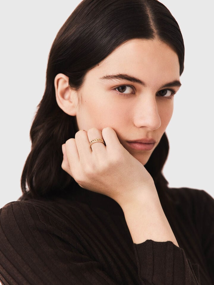 Gedrehter goldener Ring mit Strass