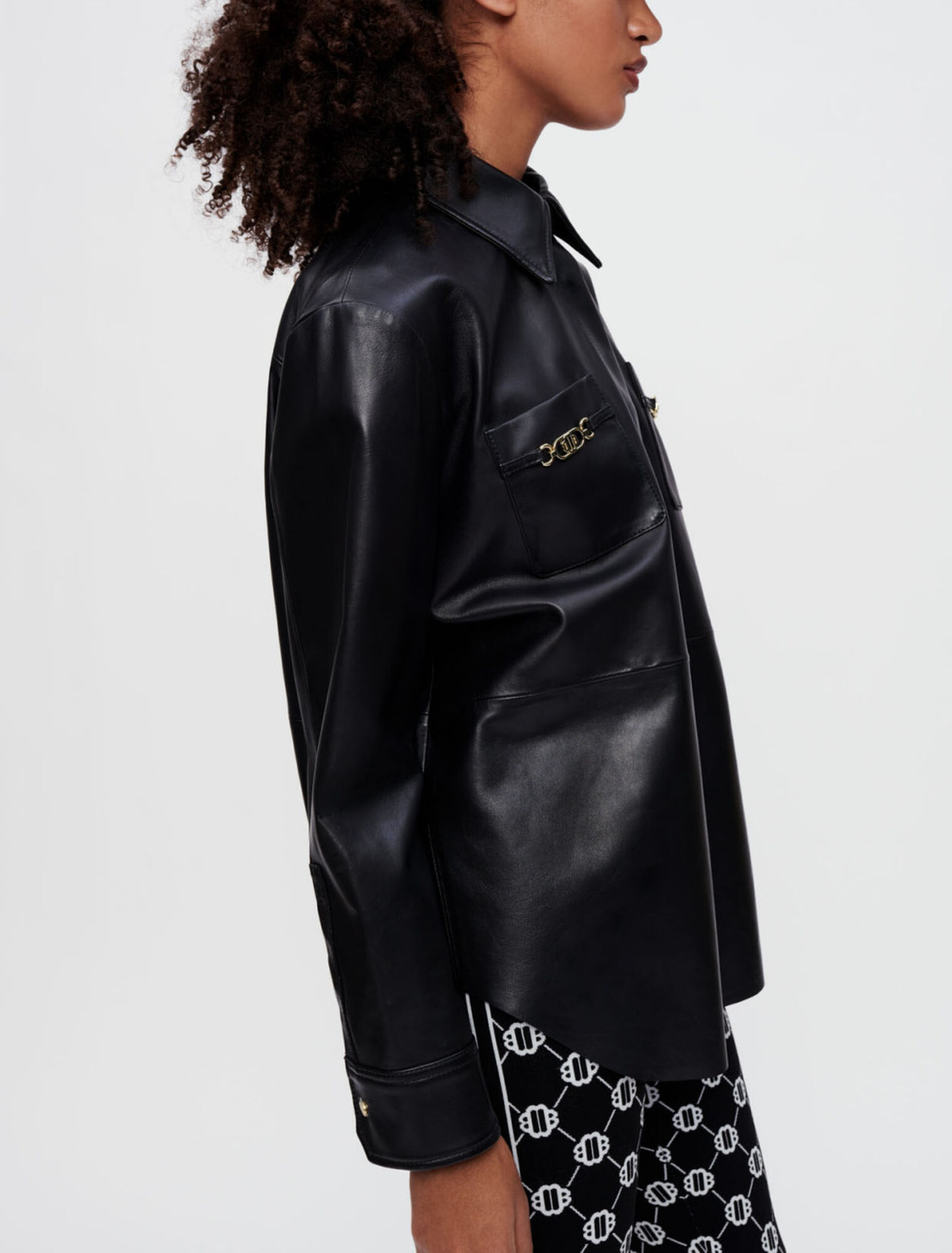 Schwarzes Lederhemd mit Trensen in Gold