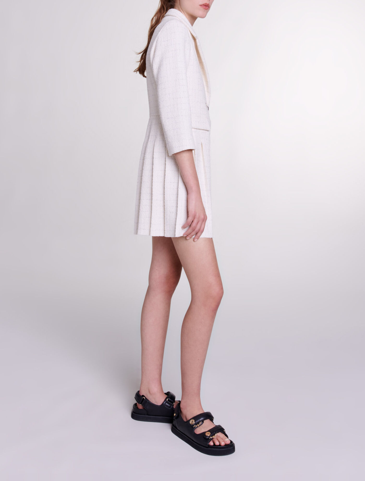 Kurzes Kleid mit Knöpfen