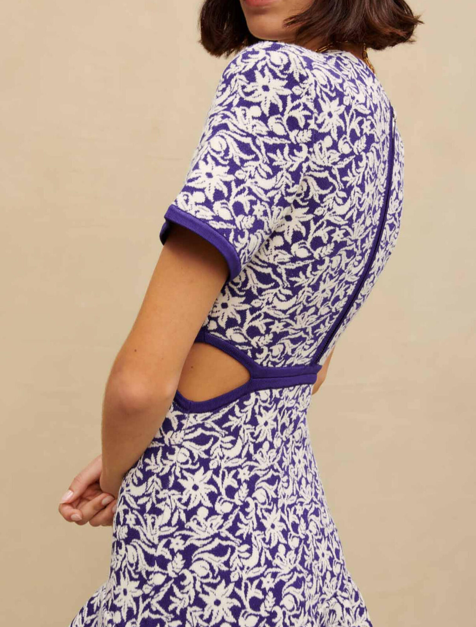 Kurzes Kleid mit Blumenmuster