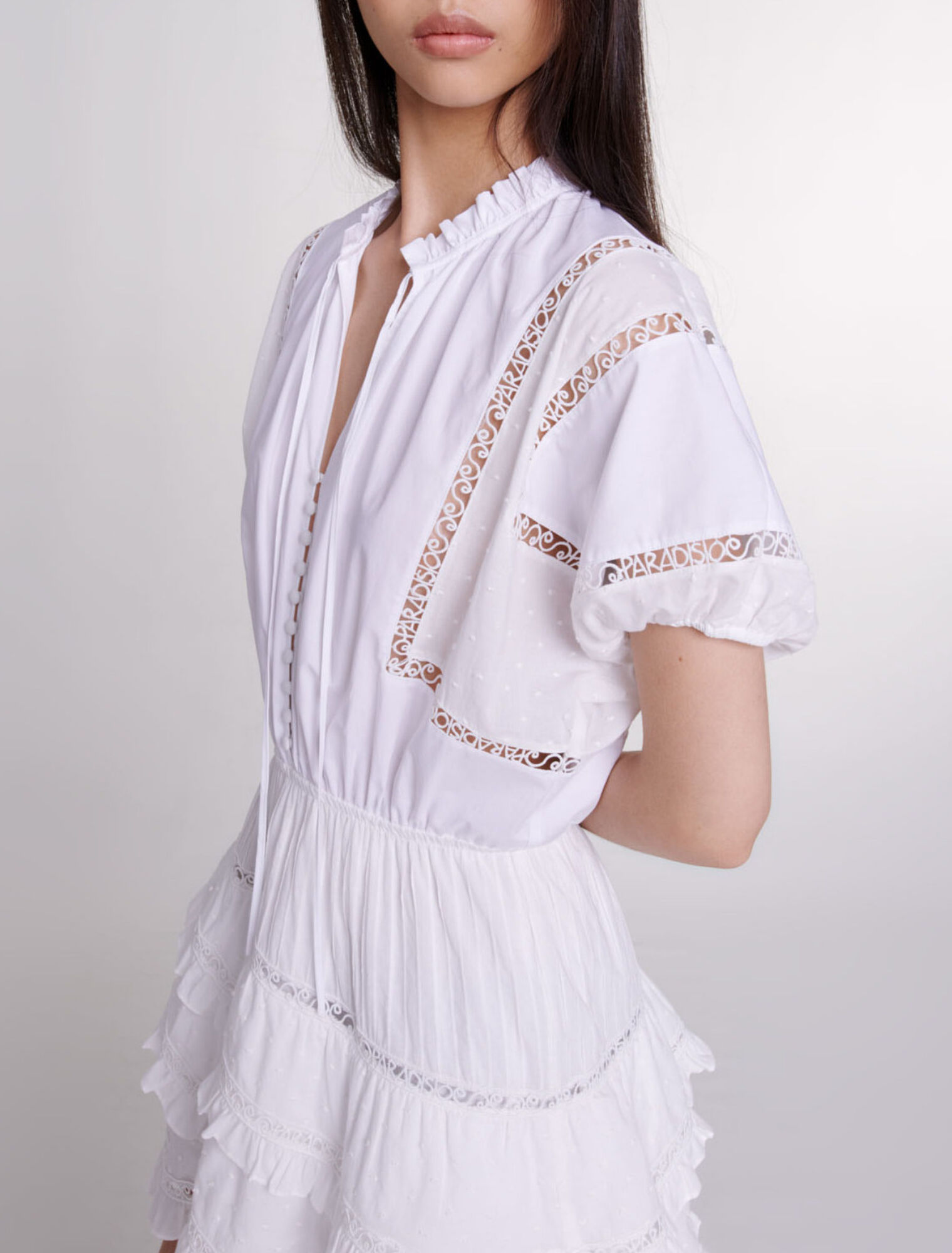 Kurzes besticktes Kleid