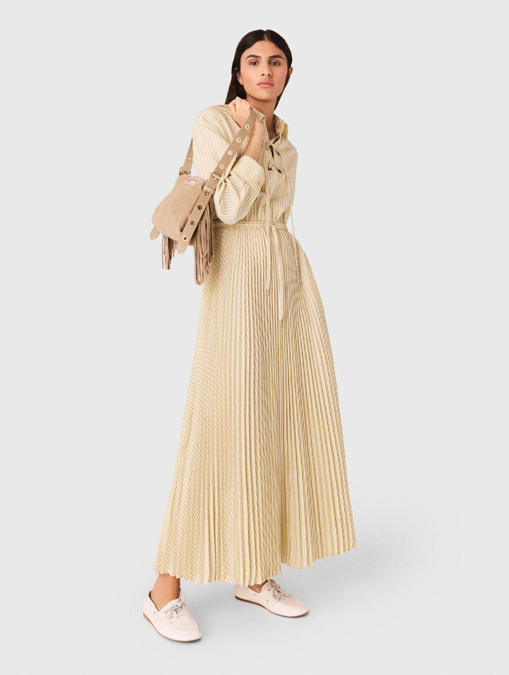 Langes Plisseekleid mit &Ouml;sen