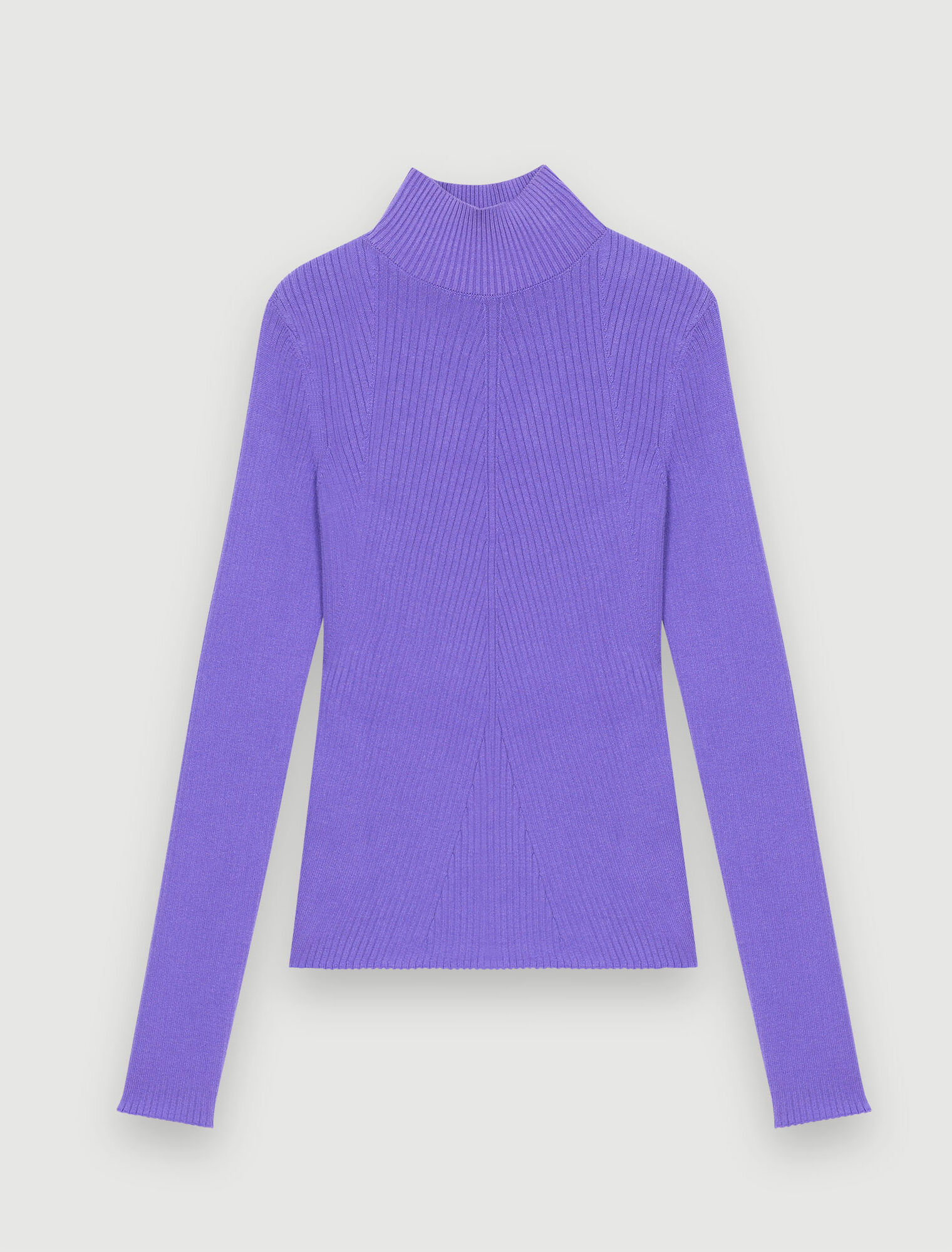 Eng anliegender Pullover mit Stehkragen