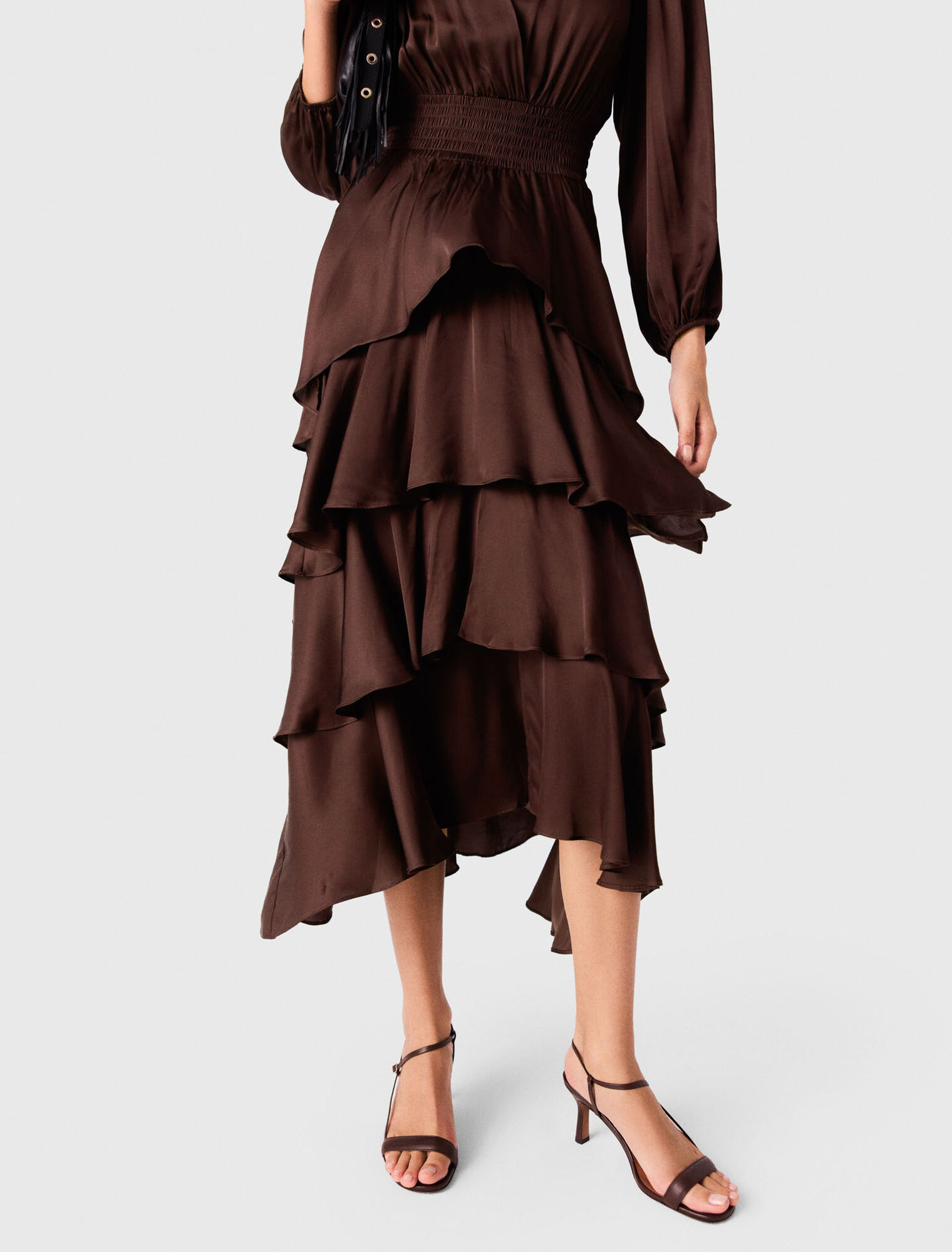 Langes flie&szlig;endes Kleid mit Volants