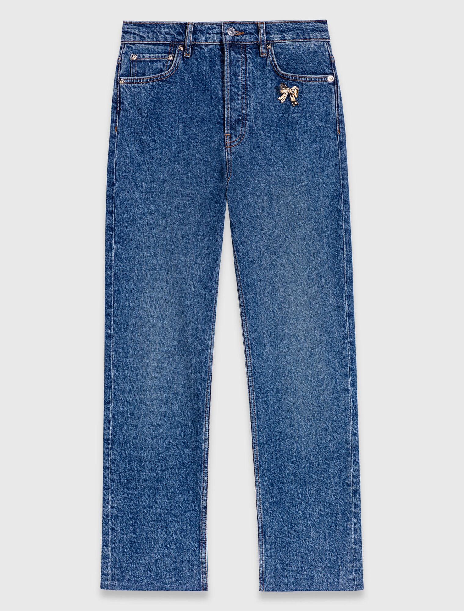 R&ouml;hrenjeans mit Brosche