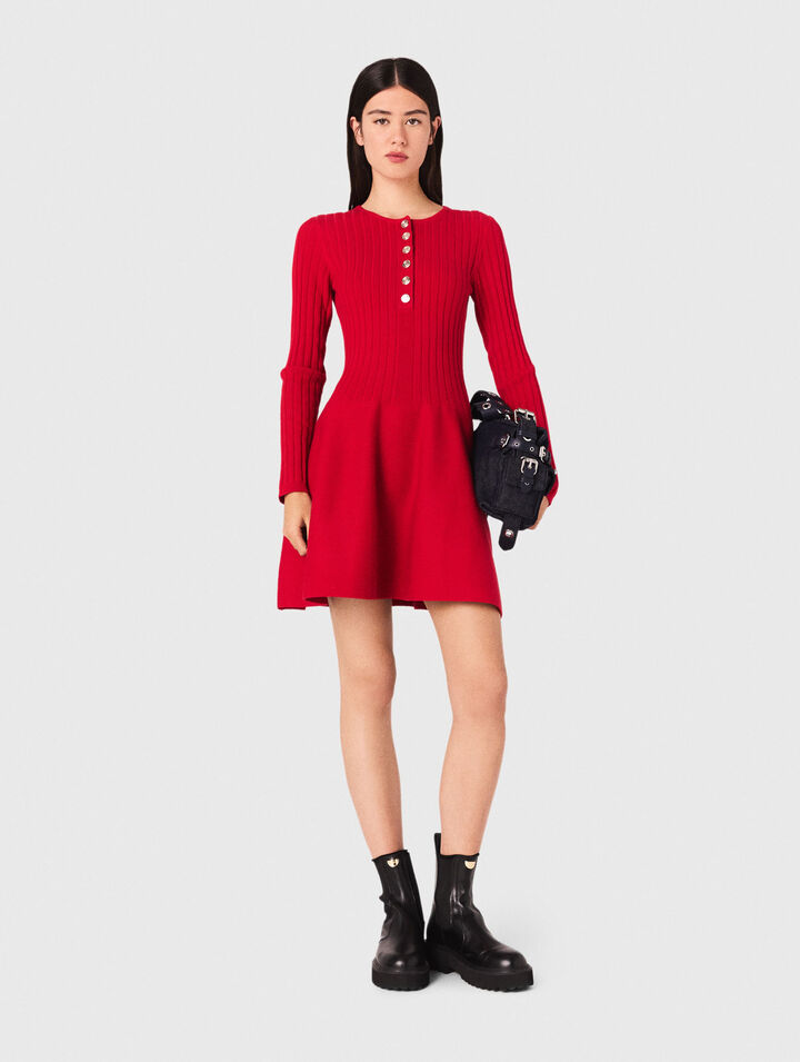 Strickkleid mit ausgestelltem Rock