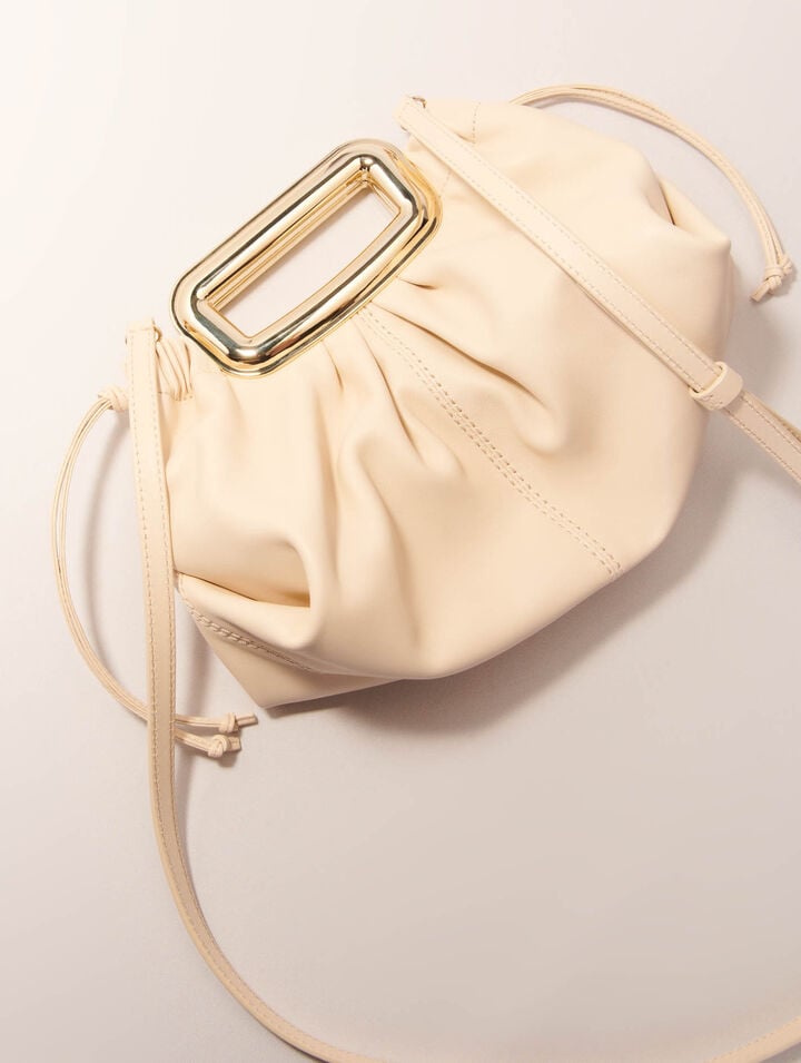 Clutch aus Leder mit Metallgriff