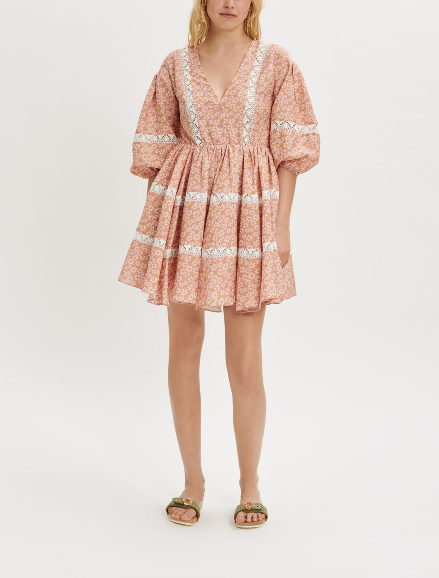 Bedrucktes Kleid mit Spitzenborten