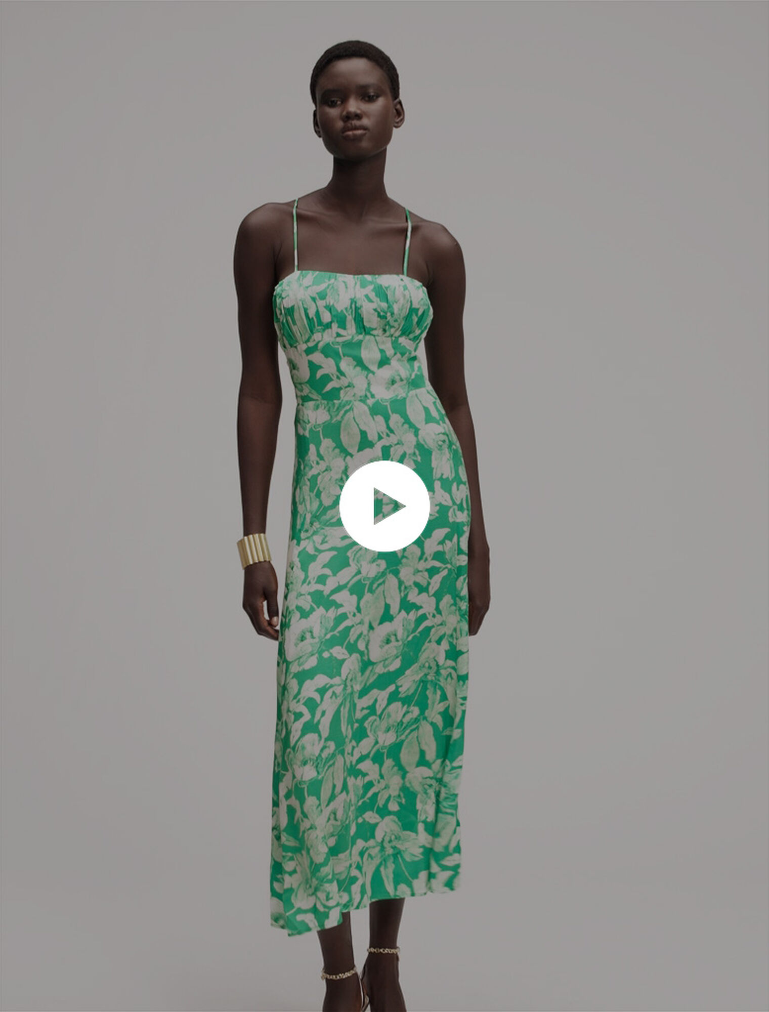 Langes bedrucktes Kleid