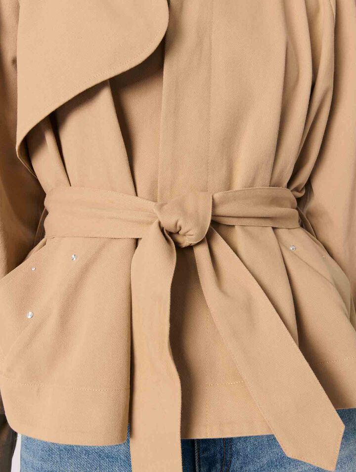 Kurzer Trenchcoat mit Nieten