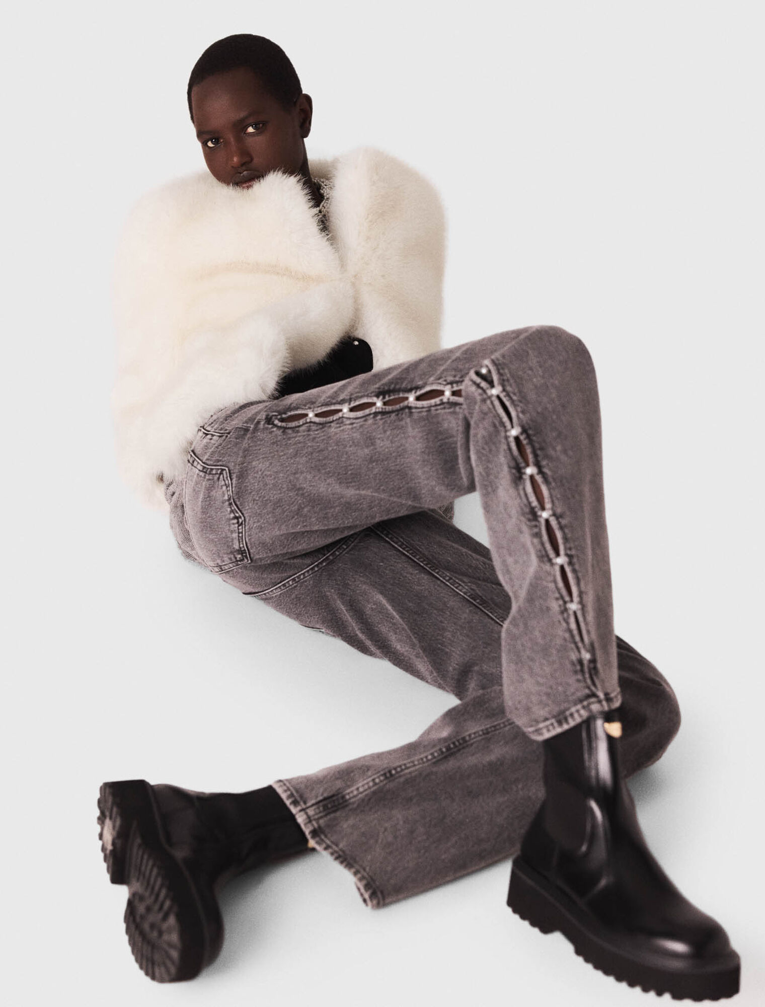 Weite Jeans mit Perlen