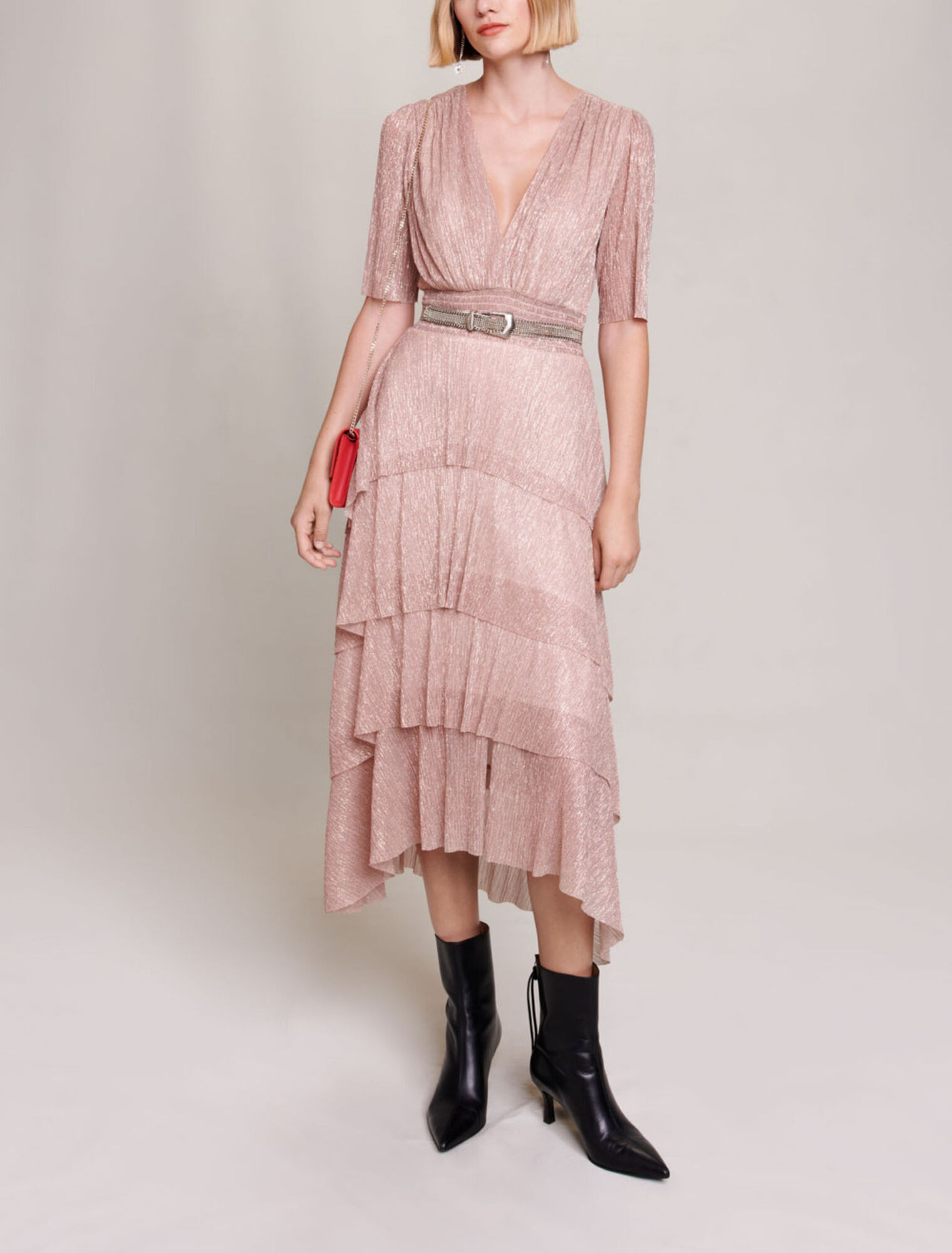 Langes Kleid aus Lamé mit Rüschen