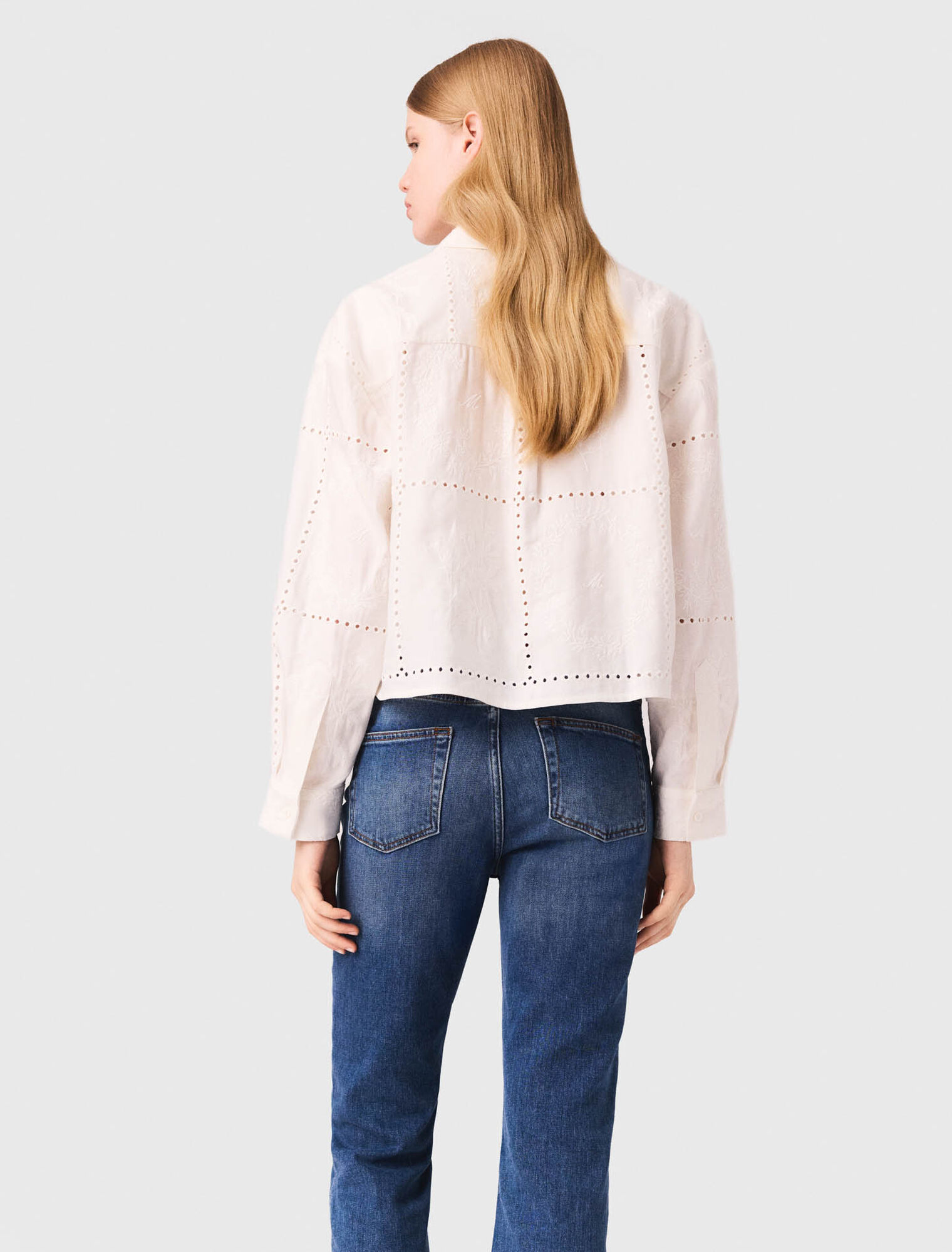 Kurzes Hemd mit Stickerei