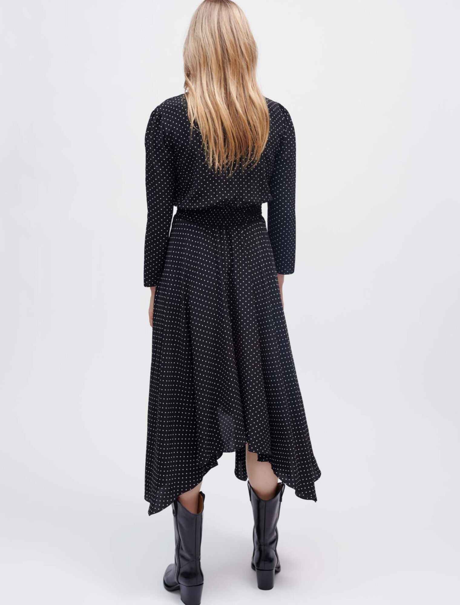 Langes tailliertes Kleid