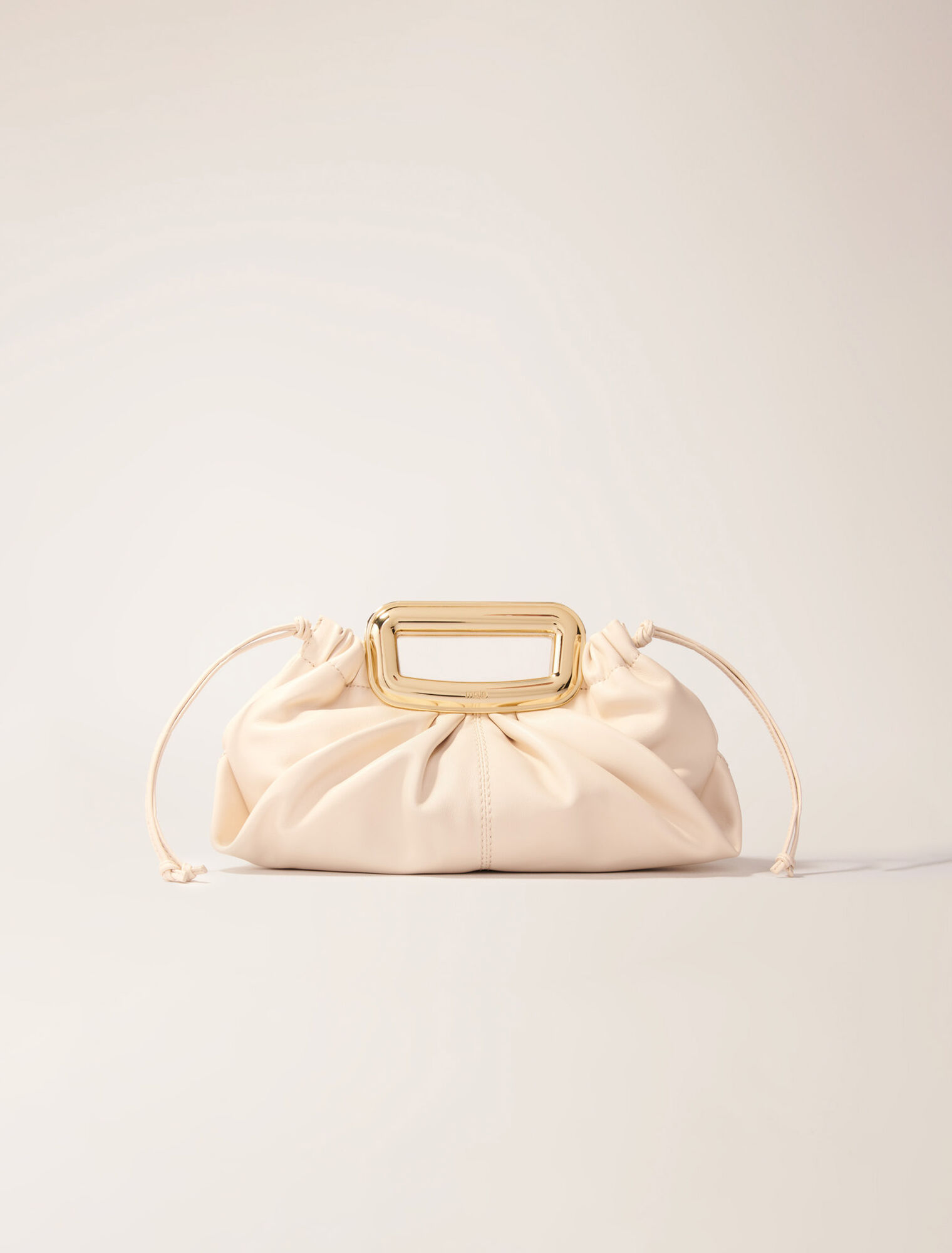 Clutch aus Leder mit Metallgriff