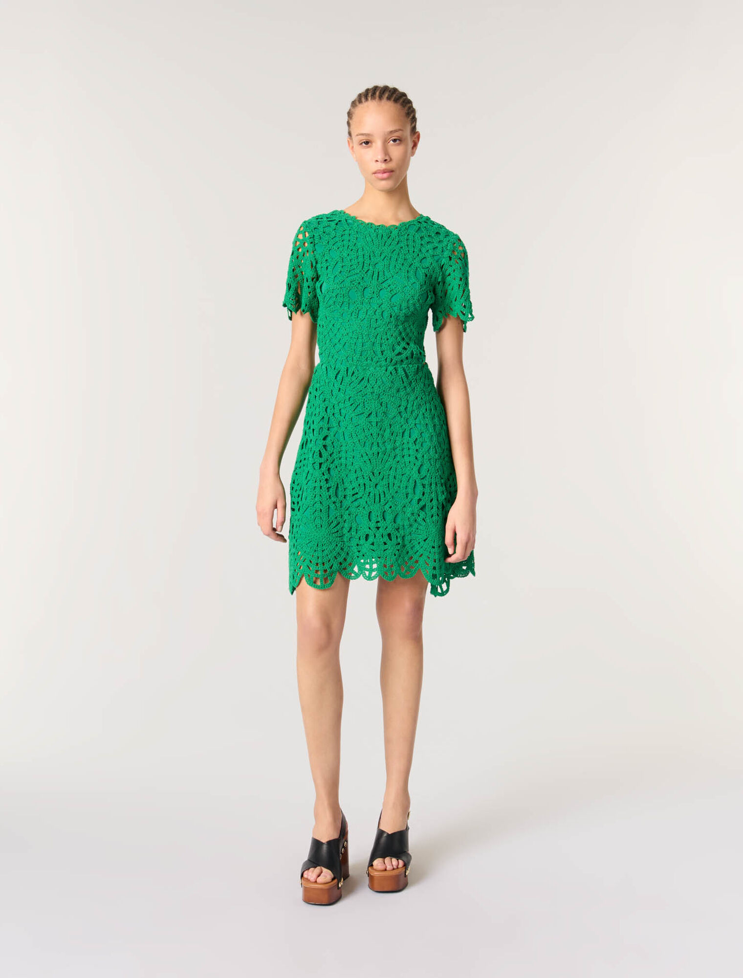 Kurzes gehäkeltes Kleid