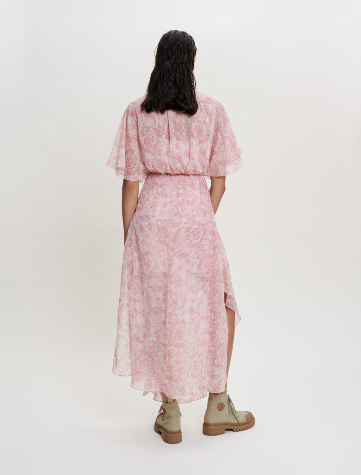 Fließendes Schalkleid mit Kaschmirdruck