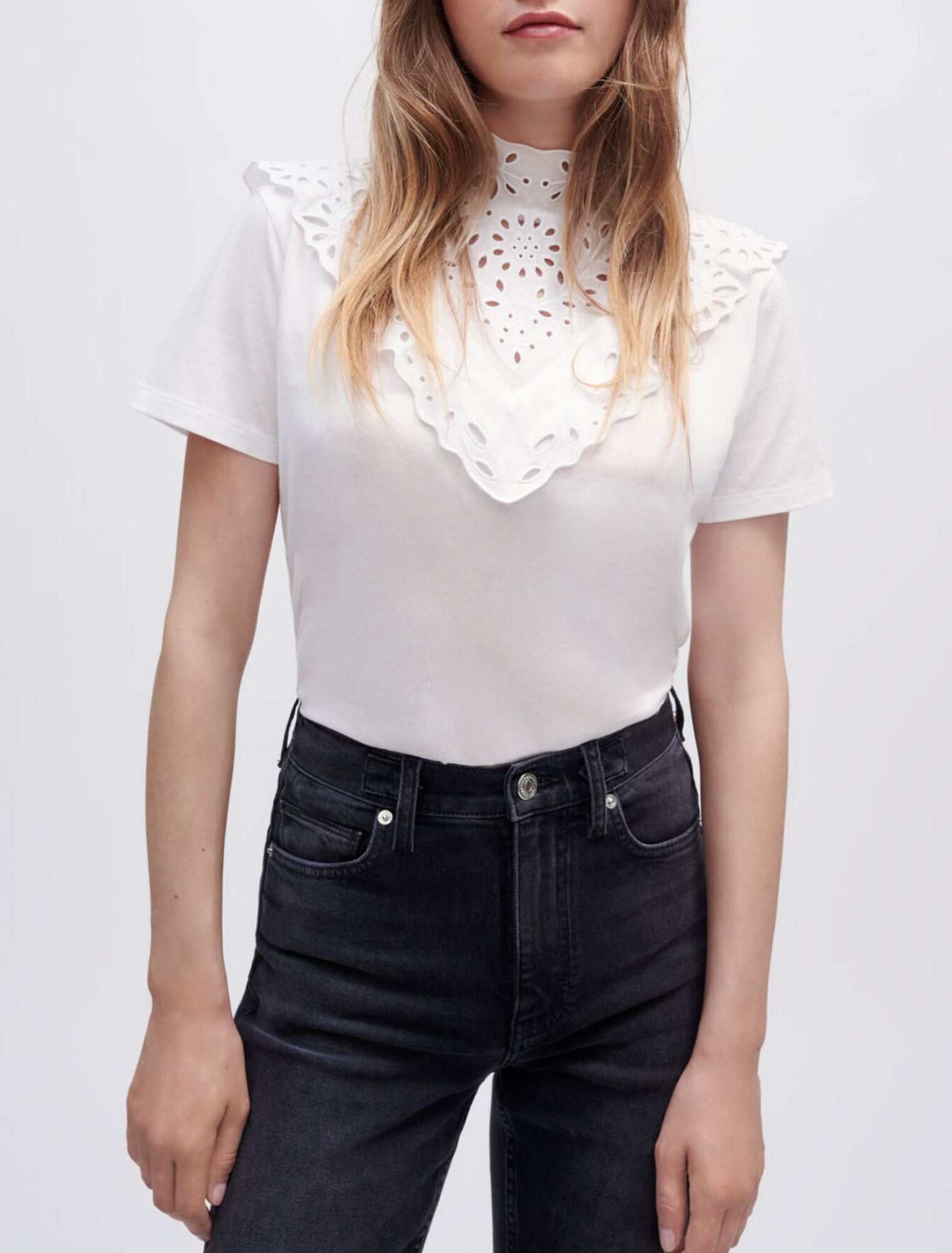 T-Shirt mit Stickereien und Volants