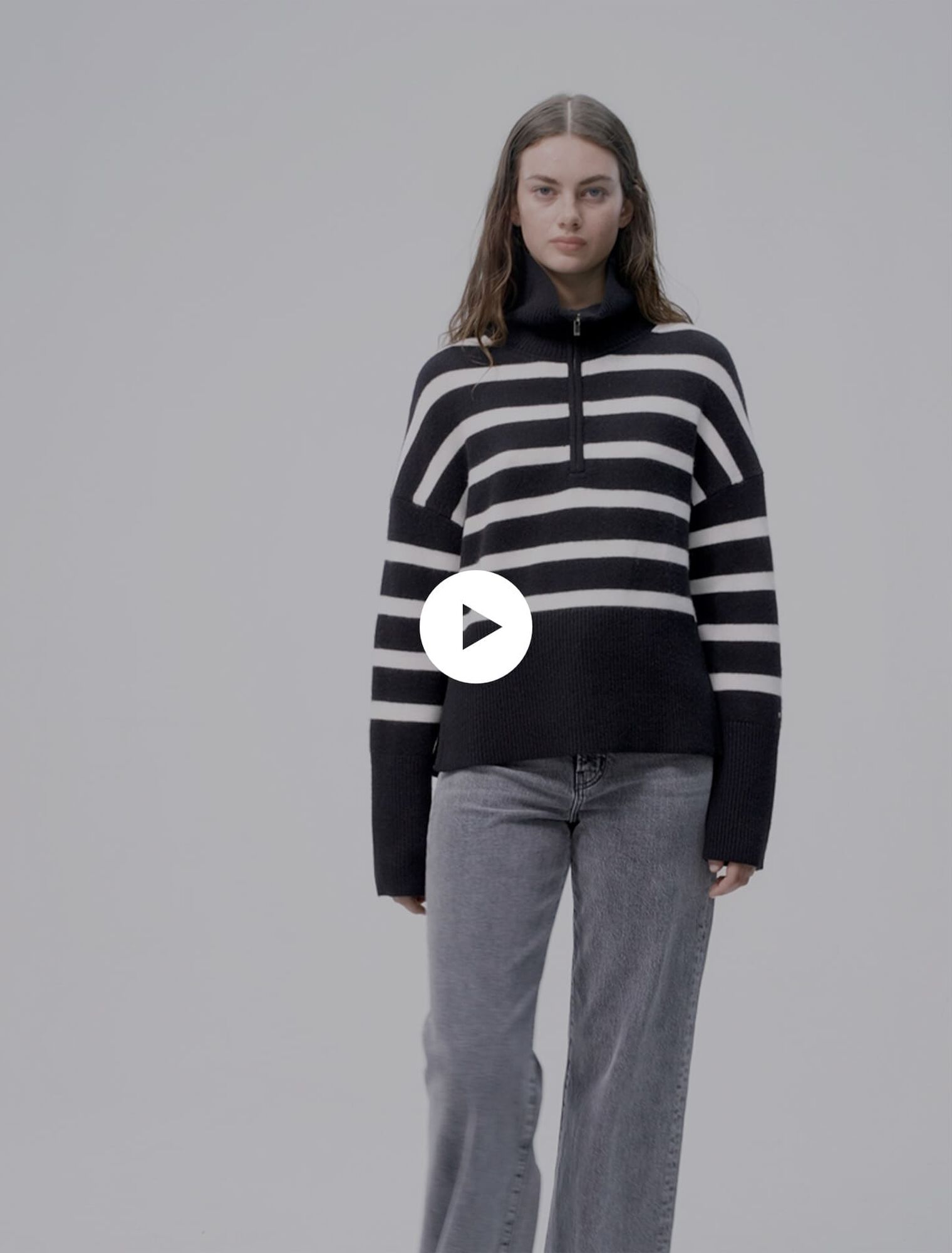 Gestreifter Stehkragenpullover