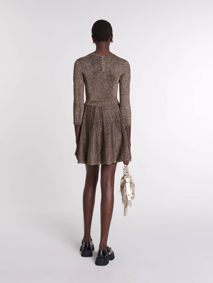 Glänzendes Strickkleid