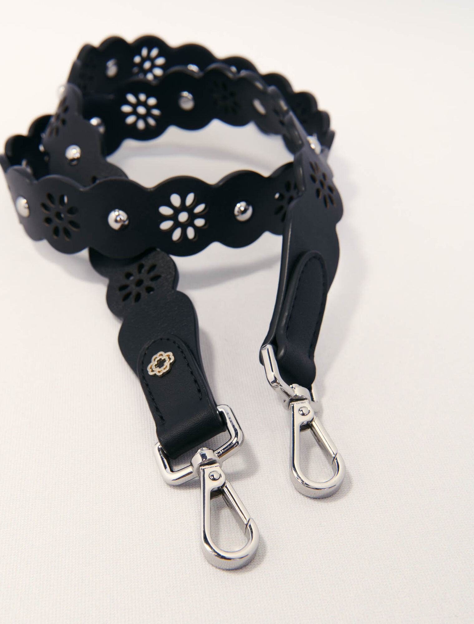 Perforierter Strap mit Blumenmotiv