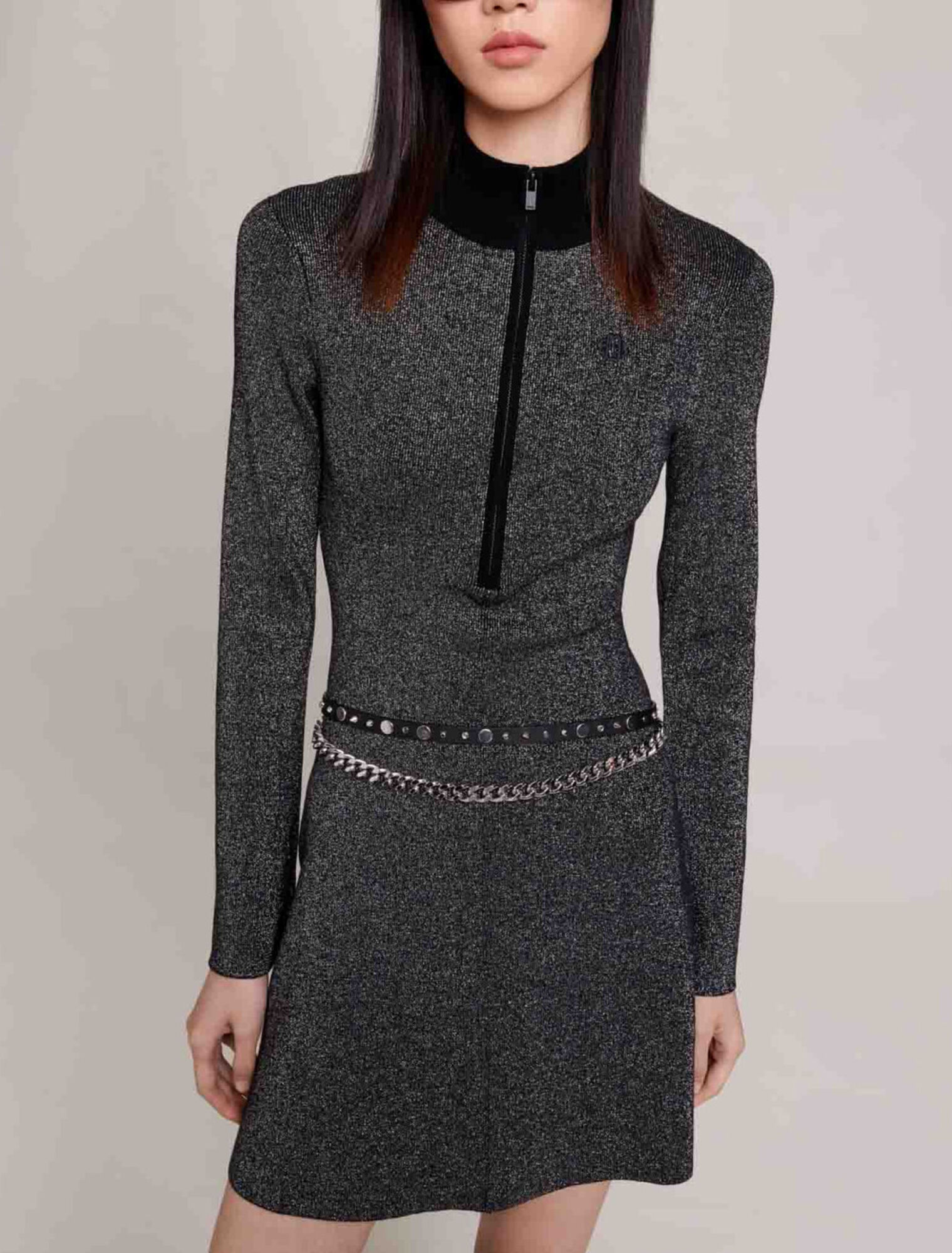 Kurzes Strickkleid mit Pailetten