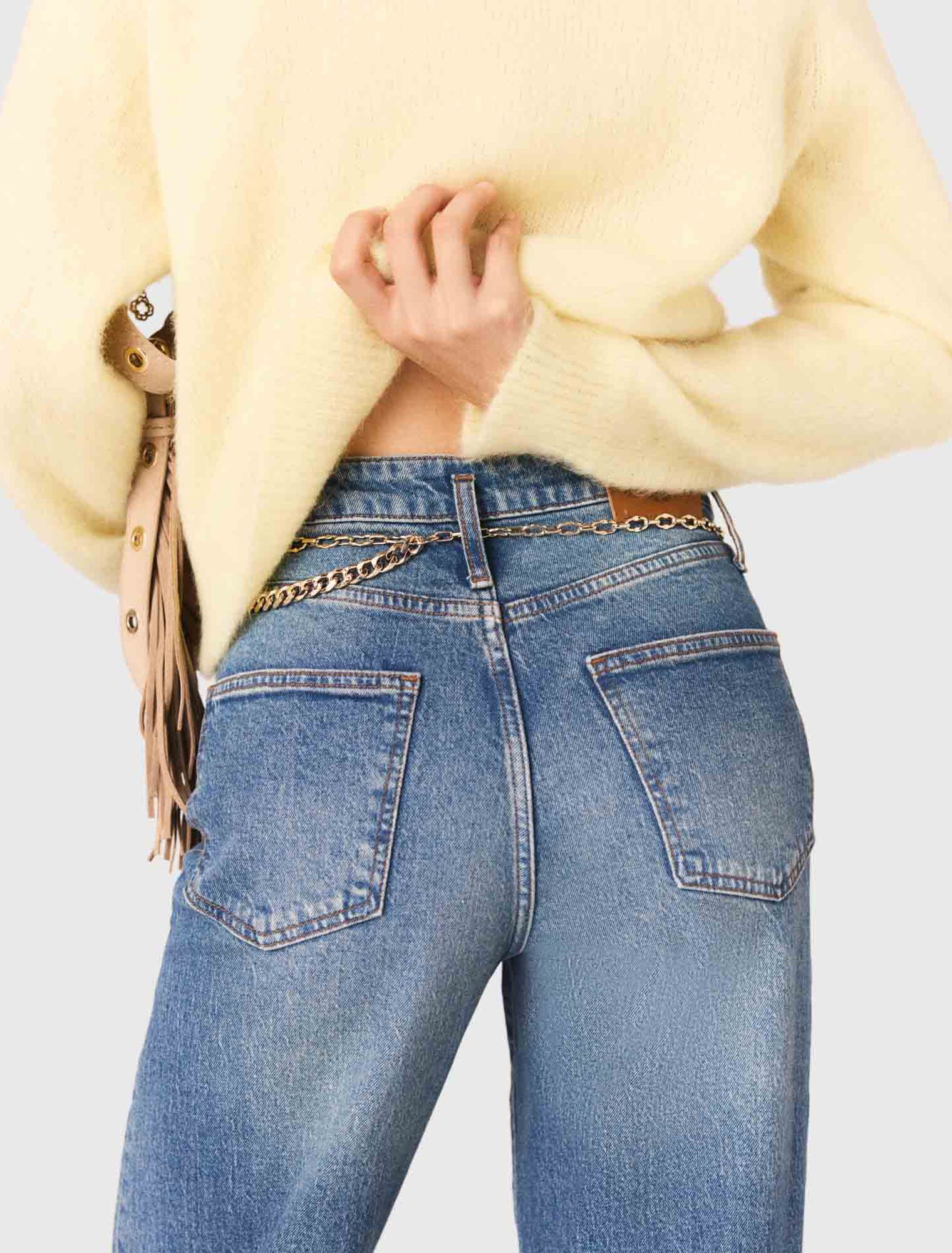 Jeans mit Kettengürtel
