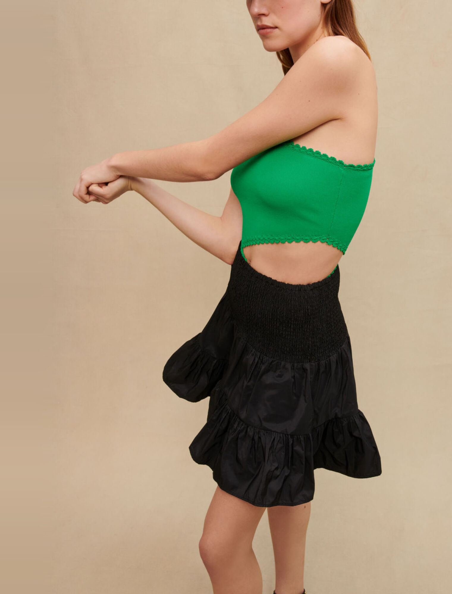 Kurzer Rock mit Smok- und Volantdetails